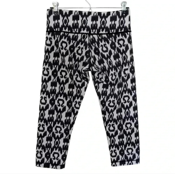 Lululemon Wunder Under Crop Ikat Print Rare 2011 Black Purple White Women's 6 - Picture 3 of 11